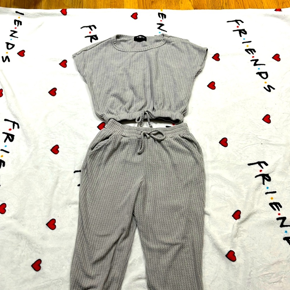 Amy Byer: 2 piece, comfy at home set. Girls Large (14)